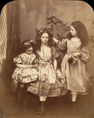 Flora Rankin, Irene MacDonald e Mary Josephine MacDonald a Elm Lodge da Lewis Carroll
