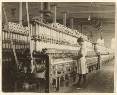 [Filatrice quattordicenne, cotonificio di Brazos Valley, Texas occidentale]. da Lewis W. Hine