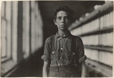 Jo Bodeon, un "back-roper" nella stanza dei muli. Cotonificio Chase, Burlington, Vermont da Lewis W. Hine