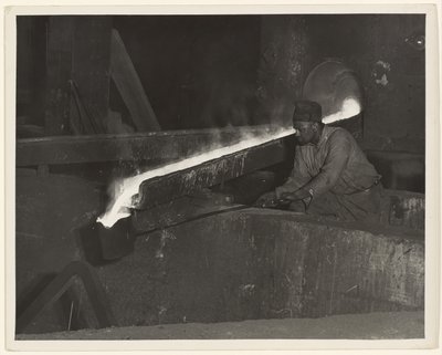 [Aiutante di stampo, Baldwin Locomotive Works, Eddystone, Pennsylvania]. da Lewis W. Hine