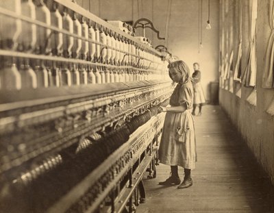 Sadie Pfeiffer, filatrice nel cotonificio da Lewis W. Hine