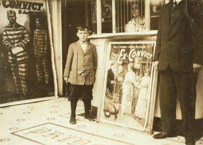 Brown McDowell usciere di 12 anni nel Teatro Principessa da Lewis Wickes Hine