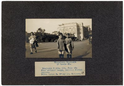 Fratelli Eisenberg, 27 Lewis Street, New York City da Lewis Wickes Hine