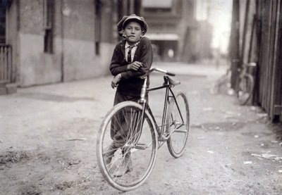 Ragazzo messaggero di quindici anni che lavora per la Mackay Telegraph Company, Waco, Texas da Lewis Wickes Hine