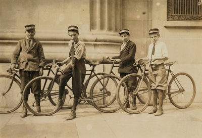 Gruppo di messaggeri della Western Union a Norfolk, Virginia, 1911 da Lewis Wickes Hine
