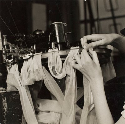 Lavoratore di calzetteria da Lewis Wickes Hine