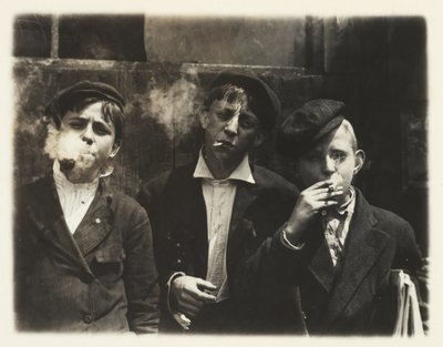 Newsies alla Skeeter Branch, St. Louis, Missouri, ore 11:00. da Lewis Wickes Hine