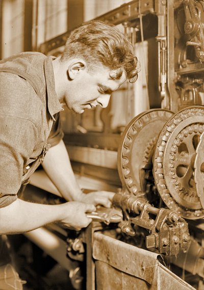 Ritratto di un meccanico di centrale elettrica, c.1924 da Lewis Wickes Hine