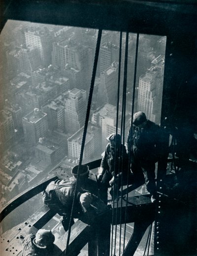 Le fasi finali del Mast, la strada è a circa un quarto di miglio sotto, c. 1931 da Lewis Wickes Hine