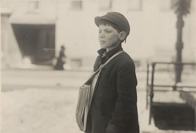 Tony Casale, «Bologna», 11 anni, vende giornali da 4 anni, Hartford, Connecticut, marzo 1909 da Lewis Wickes Hine
