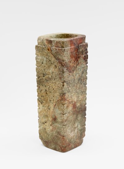 Tubo a nove livelli (cong) con maschere, c.3300-2250 a.C. (giada, nefrite) da Liangzhu culture