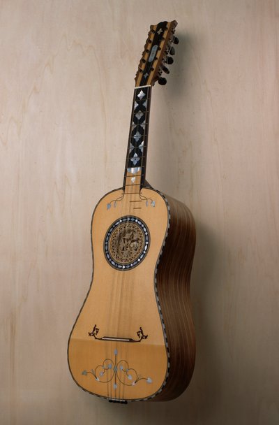 Chitarra battente, strumento musicale costruito nella bottega del liutaio Pasquale Scala a Praiano, Campania. Italia, XX secolo da Unbekannt Unbekannt