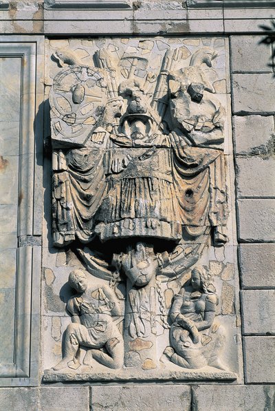 Primo piano di sculture su un muro, Trofeo delle Alpi, La Turbie, Provenza-Alpi-Costa Azzurra, Francia da Unbekannt Unbekannt