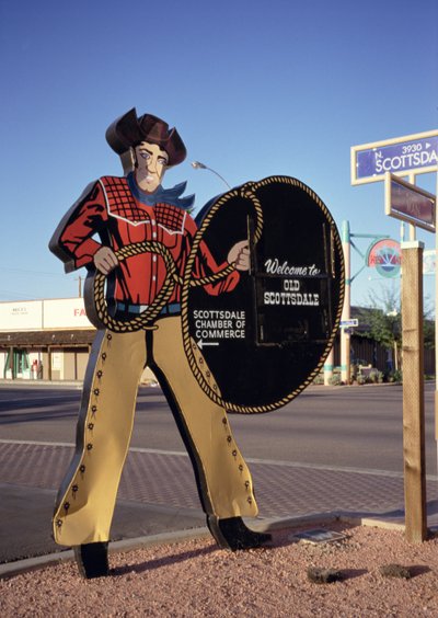 Figura di cowboy che accoglie i turisti a Scottsdale, Arizona da Unbekannt Unbekannt