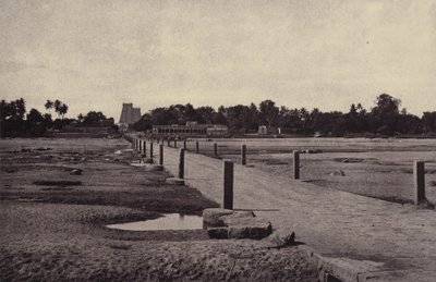 Madura: Il Fiume Vygay, con Strada Sopraelevata, verso Madura da Linnaeus Tripe