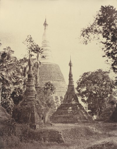 Rangoon: Vista ravvicinata della Pagoda Shwe Dagon da Linnaeus Tripe