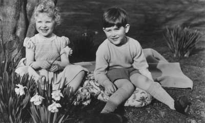 Il Principe Carlo e la Principessa Anna da bambini a Balmoral da Lisa Sheridan