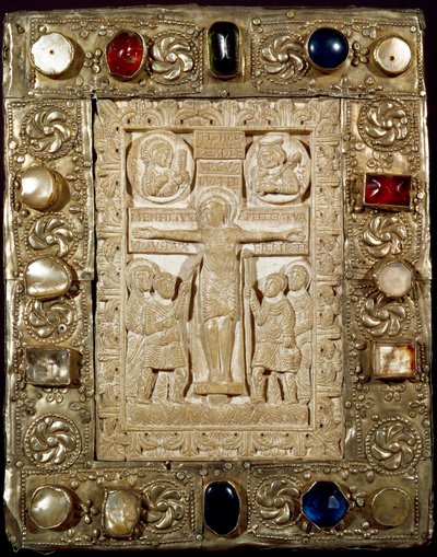 Archeologia del Medioevo. Arte barbarica della Lombardia: la pace del Duca Orso. La parte in avorio rappresenta Cristo crocifisso circondato dalla Vergine, San Longino il Centurione e San Giovanni. Arte longobarda del 9° secolo da Lombard School