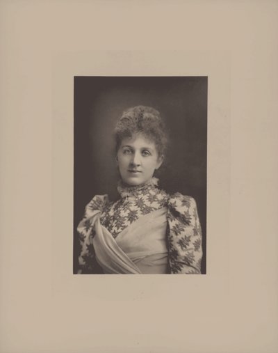 Ritratto della pianista e compositrice Liza Lehmann 1862-1918 da London . Photo studio W. and