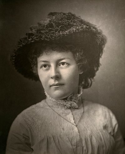 Adela Measor, attrice irlandese, 1882 da London Stereoscopic and Photographic Co