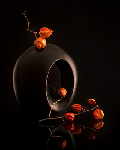 Vaso nero Orange Botanicals da Louie Luo