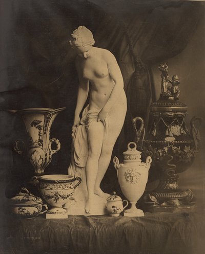 Natura morta con statuetta e vasi da Louis-Rémy Robert