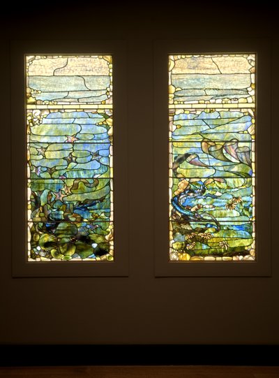 Finestra con Stella Marina ("Primavera") e Finestra con Anemone di Mare ("Estate") da Louis Comfort Tiffany