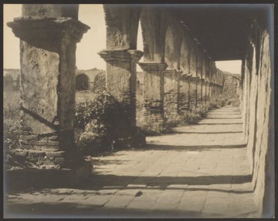[Corridoio ad archi di una missione] da Louis Fleckenstein