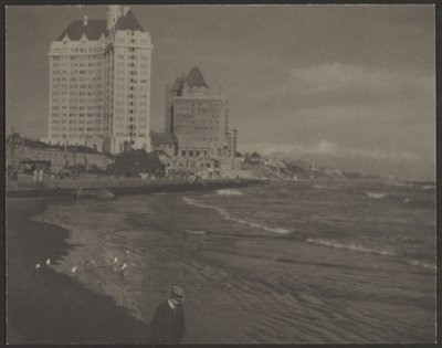 [Scena di spiaggia con grattacielo] da Louis Fleckenstein