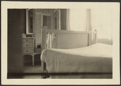 [Interno camera da letto] da Louis Fleckenstein