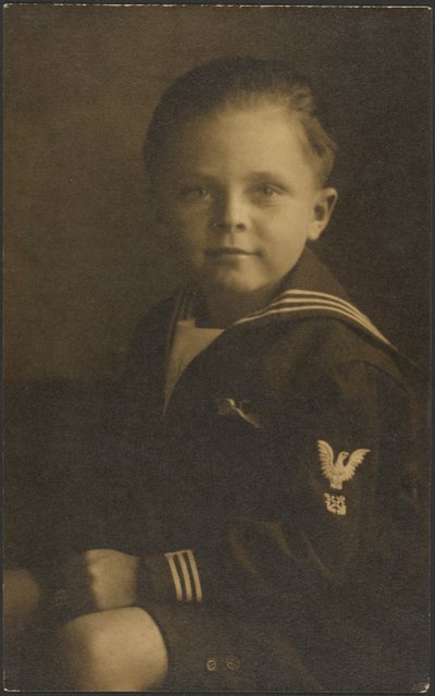 [Bambino in tenuta da marinaio] da Louis Fleckenstein