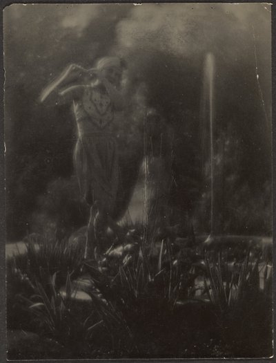 [Ballerina in giardino] da Louis Fleckenstein