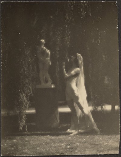Ballerina in giardino da Louis Fleckenstein