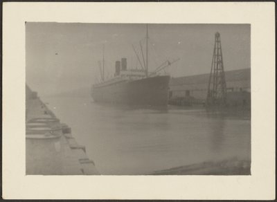 [Nave attraccata] da Louis Fleckenstein