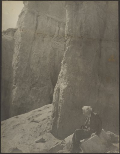 [Uomo anziano in un paesaggio roccioso] da Louis Fleckenstein