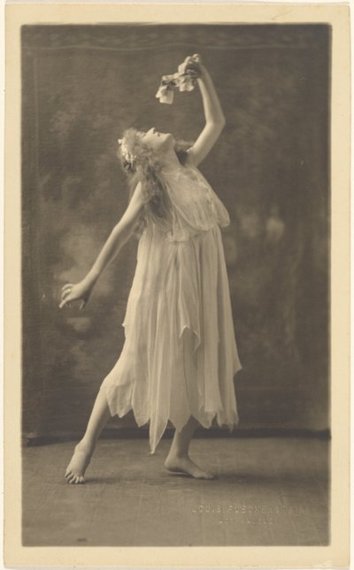 [Ballerina con un fiore davanti a un arazzo] da Louis Fleckenstein