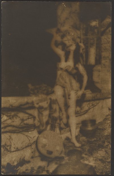 [Ballerina con Yueqin] da Louis Fleckenstein