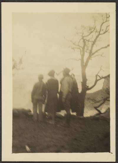 [Figure in ombra con albero] da Louis Fleckenstein