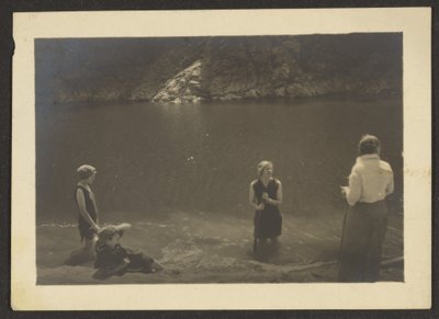[Figure in un lago] da Louis Fleckenstein