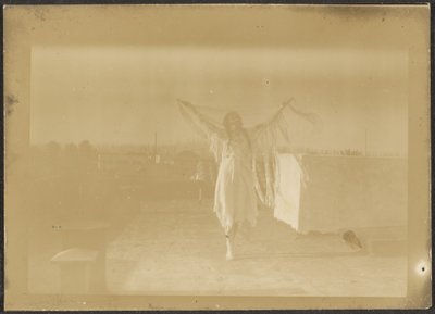 [Firenze che balla in costume nativo americano] da Louis Fleckenstein