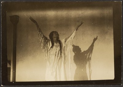 [Firenze danza in costume nativo americano] da Louis Fleckenstein