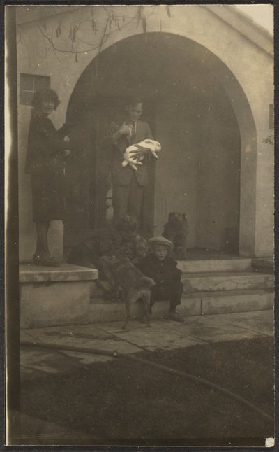 [La famiglia di Florence con il coniglio domestico]. da Louis Fleckenstein