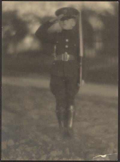 [Ragazzo in uniforme] da Louis Fleckenstein