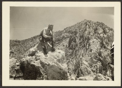 [Uomo in cima alle rocce] da Louis Fleckenstein