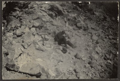 [Uomo tra le rocce] da Louis Fleckenstein