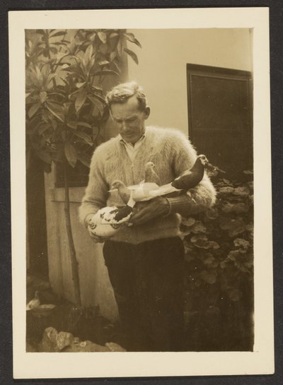 [Uomo con piccioni] da Louis Fleckenstein