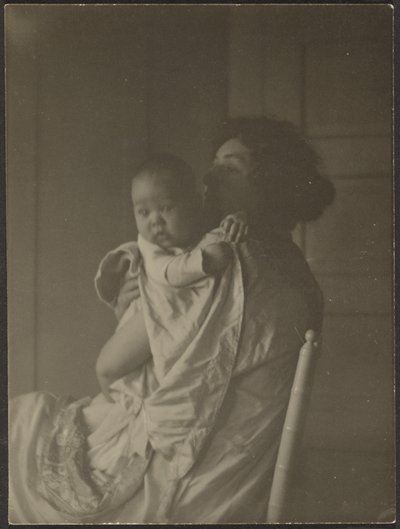 [Madre che tiene il bambino sulla sedia] da Louis Fleckenstein