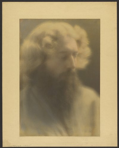 [Ritratto di un uomo barbuto in una luce abbagliante]. da Louis Fleckenstein