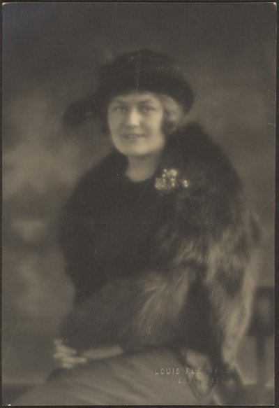 [Ritratto di donna in pelliccia] da Louis Fleckenstein
