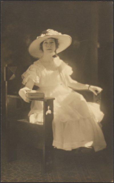 [Ritratto di donna in abito bianco] da Louis Fleckenstein